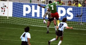 1990-Omam-Biyik-Argentina-Cameroon-Group-B